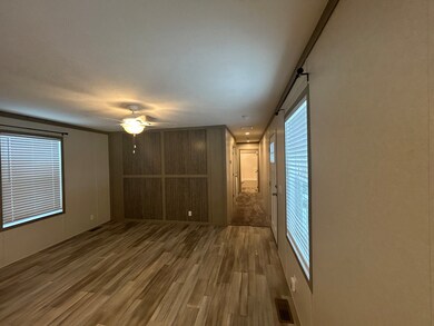 513 Washington unit 513, Belleville, MI 48111 - photo 2