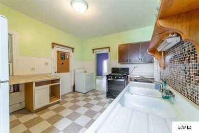 613 N Sangamon St, Lincoln, IL 62656 - photo 6