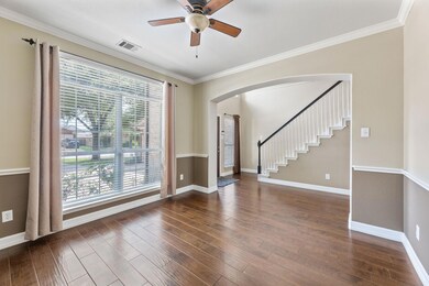 Foyer featuring ceiling fan, arched walkways, cro