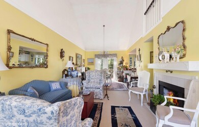 02_3CBrowningCt_44_1_LivingRoom_MLSuse_1