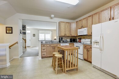 5212 Wyndholme Cir unit 13, Baltimore, MD 21229 - photo 6