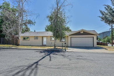 210 Sherman St, Yreka, CA 96097 - photo 4