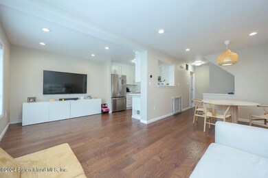 520 Ilyssa Way, Staten Island, NY 10312 - photo 3