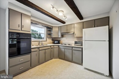 28 Grosstown Rd, Pottstown, PA 19464 - photo 7