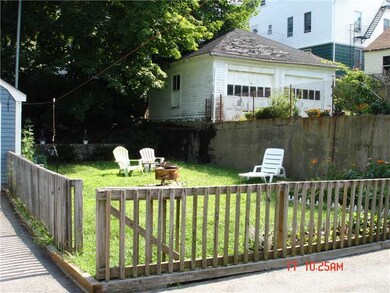 Yard/Garden. Samall but private. Plenty of sun for