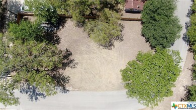 694 E North St, New Braunfels, TX 78130 - photo 4