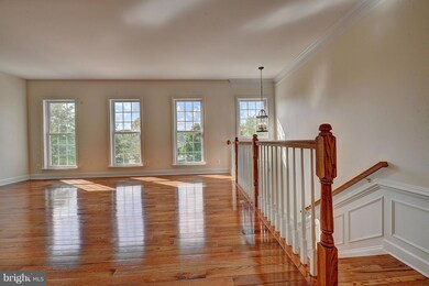 8197 Laurel Crossing Ln, Lorton, VA 22079 - photo 3