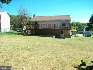 220 Compass Rd, Essex, MD 21221 - photo 2