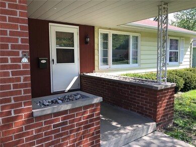 1204 S 8th Ave E, Newton, IA 50208 - photo 2