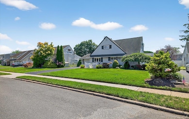 22 Twin Ln N, Wantagh, NY 11793 - photo 3