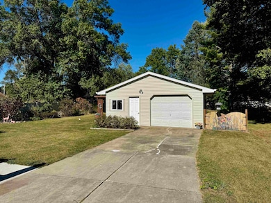 737 E Briar Ln, Beloit, WI 53511 - photo 2