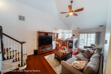 7skimmer- living room 2