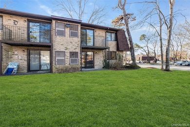 35 Newbrook Ln unit 35, Bay Shore, NY 11706 - photo 5