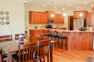 4127 SW Lincolnshire Rd, Topeka, KS 66610 - photo 5