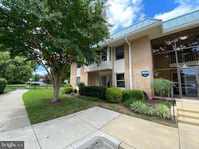 3630 Gleneagles Dr unit 81B, Silver Spring, MD 20906 - photo 3