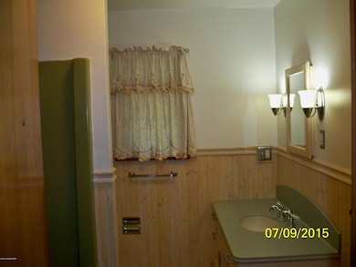 104 Circle Ln, Stroudsburg, PA 18360 - photo 5