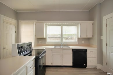 817 N Marquette St, Davenport, IA 52802 - photo 2