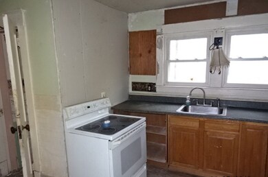 202 Northampton Ave, Springfield, MA 01109 - photo 3