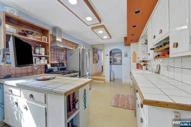 719 Catalpa Ave, Teaneck, NJ 07666 - photo 6