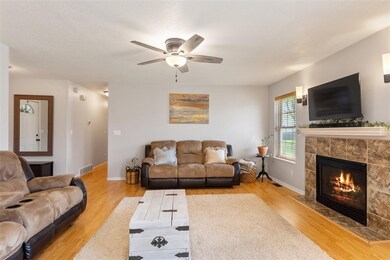 114 Maiden St, Center Point, IA 52213 - photo 3