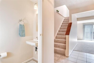 2533 HAWTHORNE ENTRY + HALF BATH