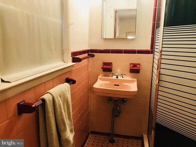 6710 Collinsdale Rd, Parkville, MD 21234 - photo 4