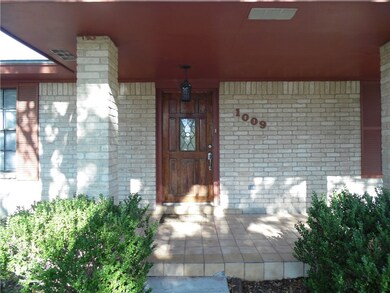 1009 Newhall St, Beeville, TX 78102 - photo 6