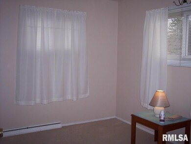 1220 Meadow Lane Dr, Bettendorf, IA 52722 - photo 7