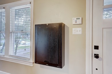 916 Eleanor St, Houston, TX 77009 - photo 7