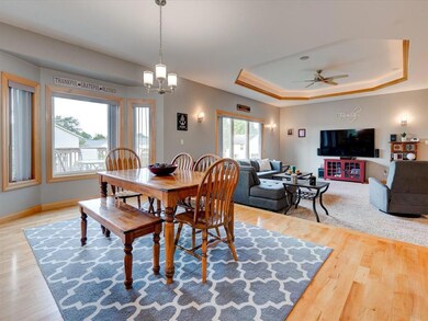 219 S Hillcrest Cir, Center Point, IA 52213 - photo 5