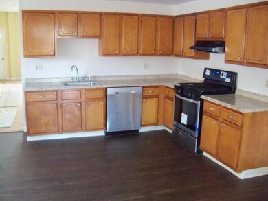 402 Schuyler Ave, Kingston, PA 18704 - photo 4