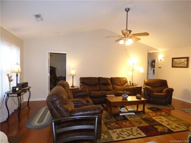 129 Brookview Rd, Statesville, NC 28625 - photo 5