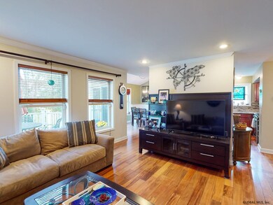 16 Red Oak Dr, Schenectady, NY 12302 - photo 5