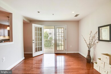 4069 S Four Mile Run Dr unit 301, Arlington, VA 22204 - photo 2