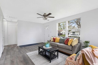 7311 Cedar St, Davenport, IA 52806 - photo 5