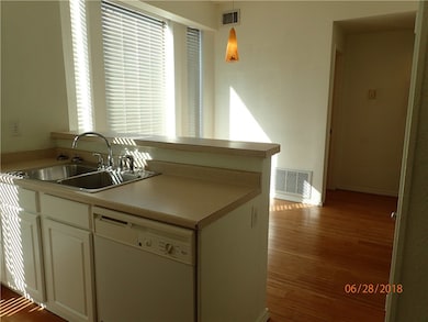 2002 N Fitzhugh Ave unit 9, Dallas, TX 75204 - photo 4