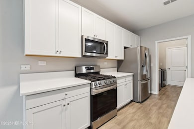 30-web-or-mls-Firethorn Ave-014