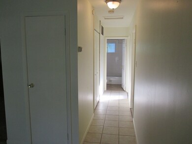 201 Butte Ln, Carpentersville, IL 60110 - photo 5