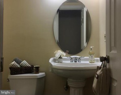 8904 Shamrock Ct, Springfield, VA 22152 - photo 6