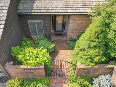 333 N Portage Path unit 6, Akron, OH 44303 - photo 2