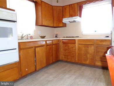 416 N Ambler St, Quakertown, PA 18951 - photo 3