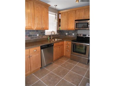 This kitchen is absolutely gorgeous with Amish bui