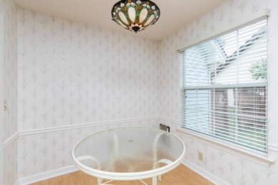 Eat in dining area of kitchen