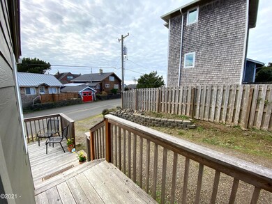 633 SW 32nd St, Lincoln City, OR 97367 - photo 5