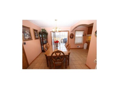 Dining area has room for a china hutch. Easy to BB