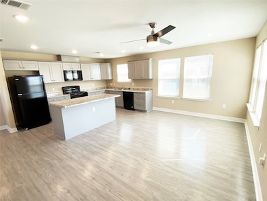 7708 Sealey St, Houston, TX 77088 - photo 4