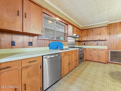 1085 Cherokee St, Biloxi, MS 39530 - photo 4