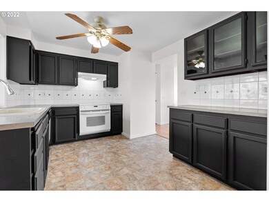 18869 SW Butternut St, Beaverton, OR 97007 - photo 5