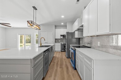 405 Landfall Ct, Newport, NC 28570 - photo 7