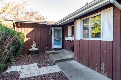 16675 W Applewood Ct, Gurnee, IL 60031 - photo 2